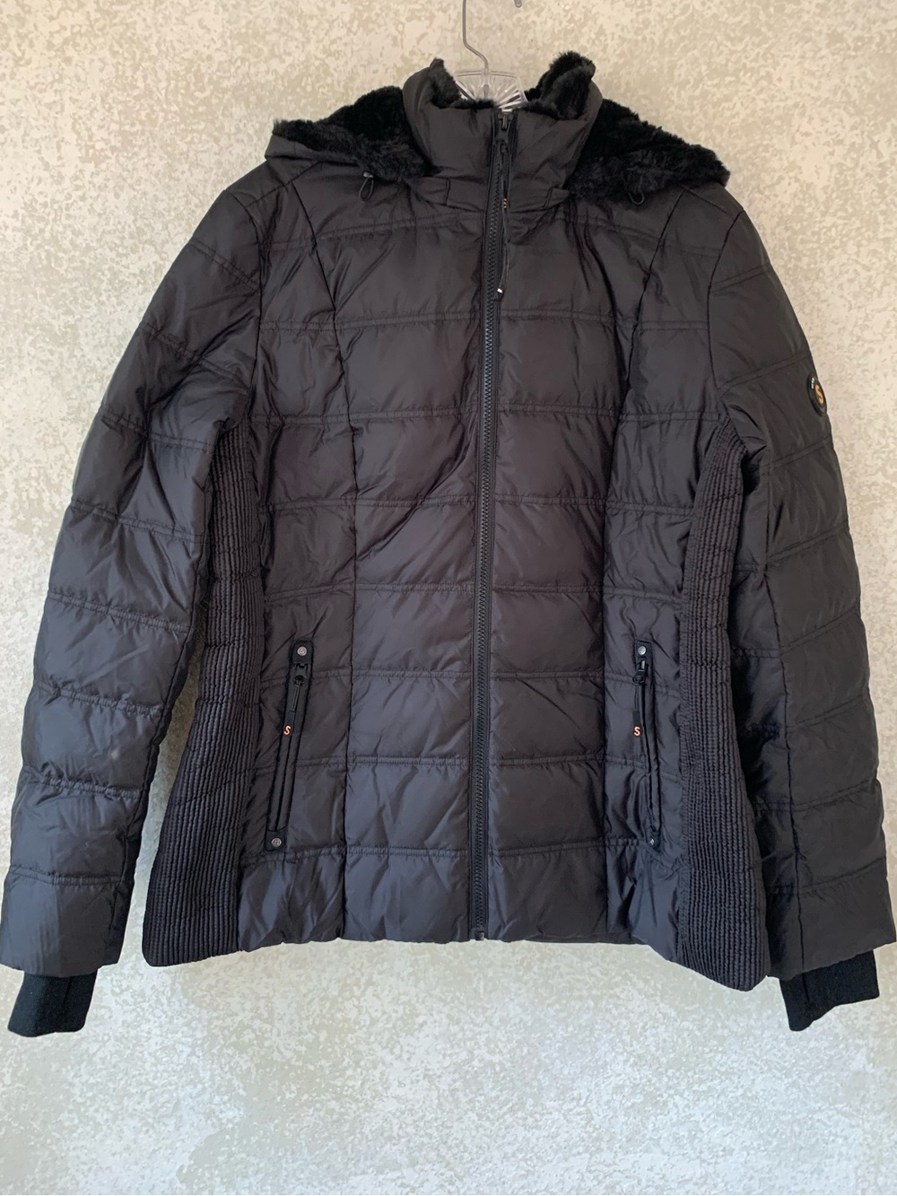 Quilted Hooded Women's Puffer Jacket in Black